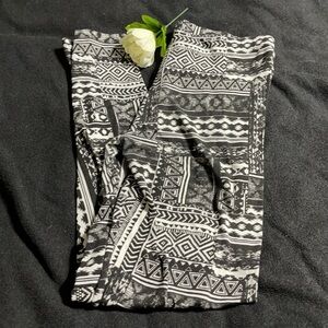 Super soft Derek Heart leggings M